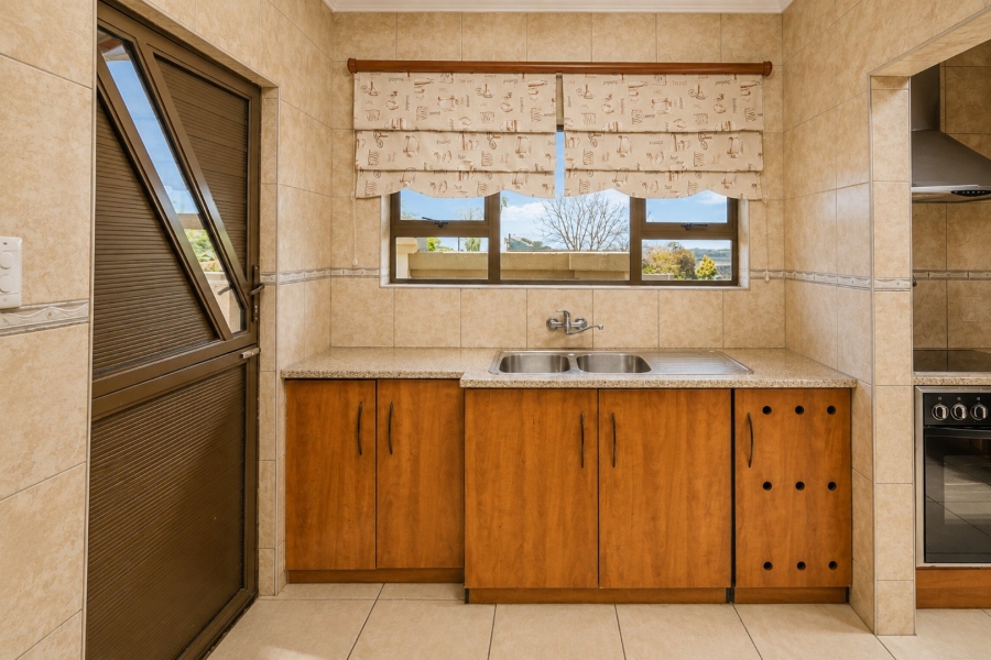 4 Bedroom Property for Sale in Kosmos Ridge North West